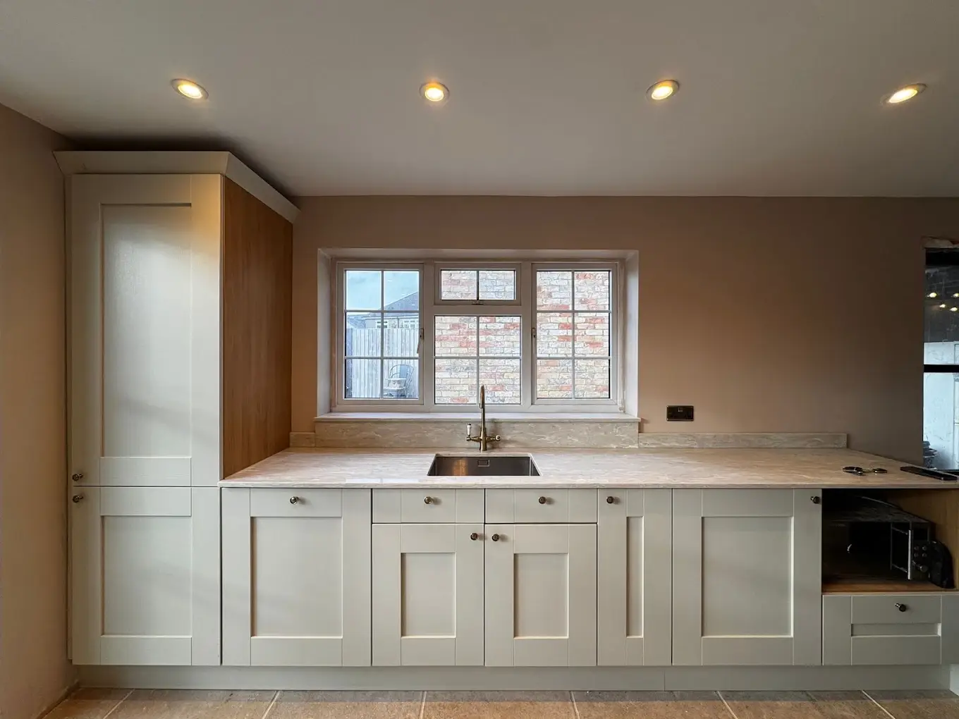 The Cotswolds 5 Modern Kitchen Sink With Granite Worktops