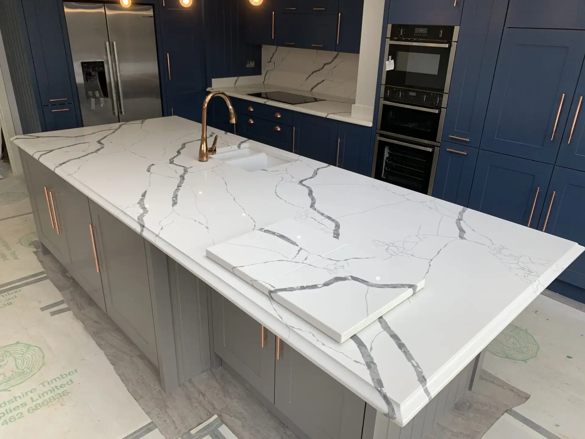 Modern Kitchen With Marble Countertop Design.
