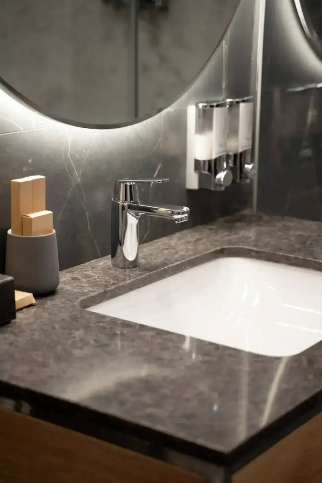 Bathroom Worktops 5 Bathroom Sink Hotel Room 1024X1536 1
