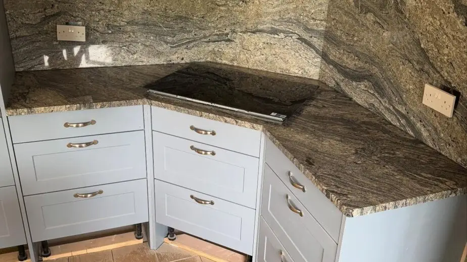 Grey Kitchen Cabinets With Granite Worktops