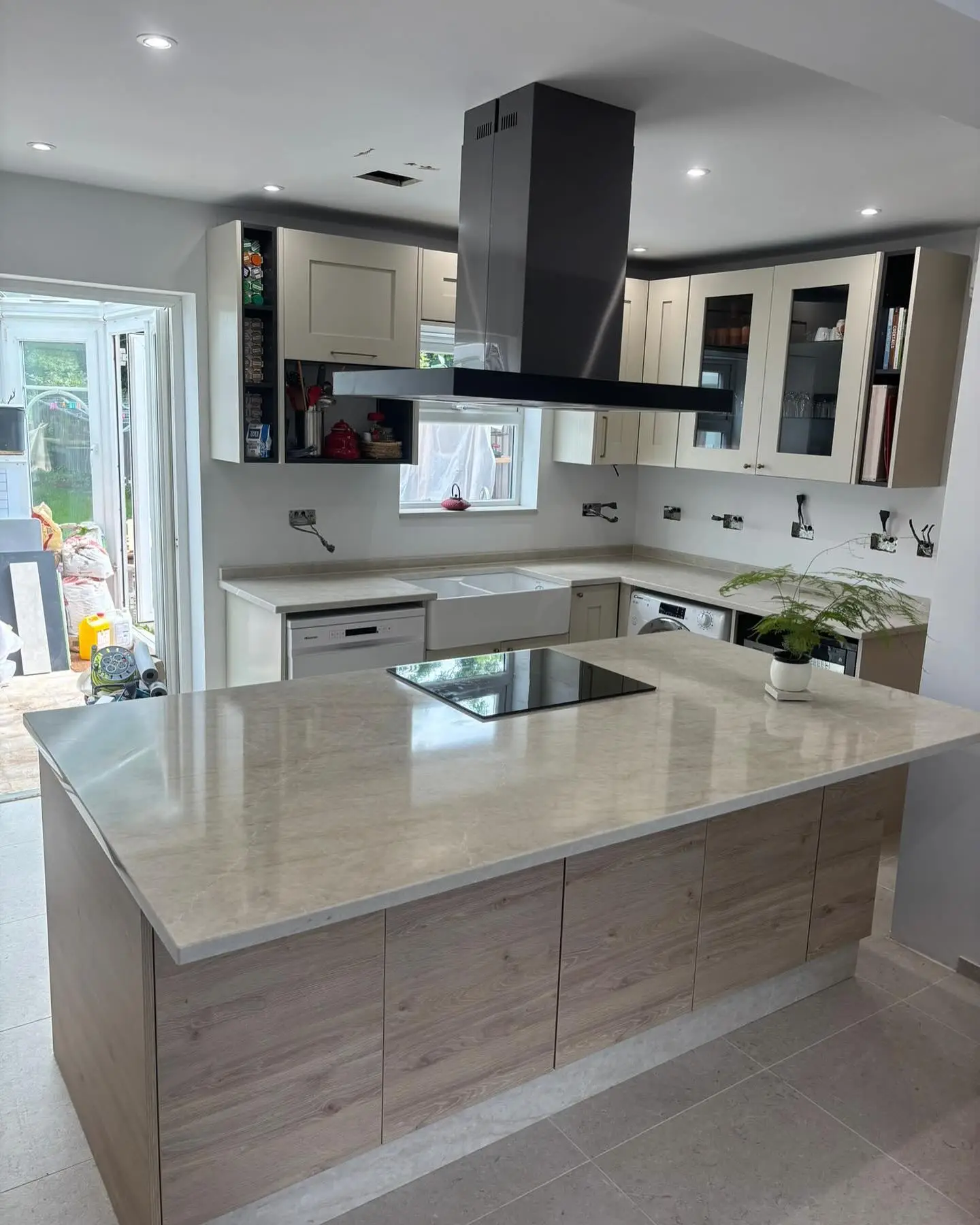 Modern Kitchen Island Quartz Worktops 1