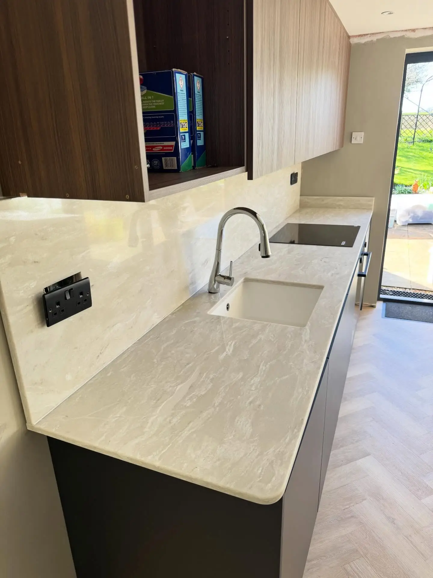 Modern Kitchen Quartz Worktops With Sink