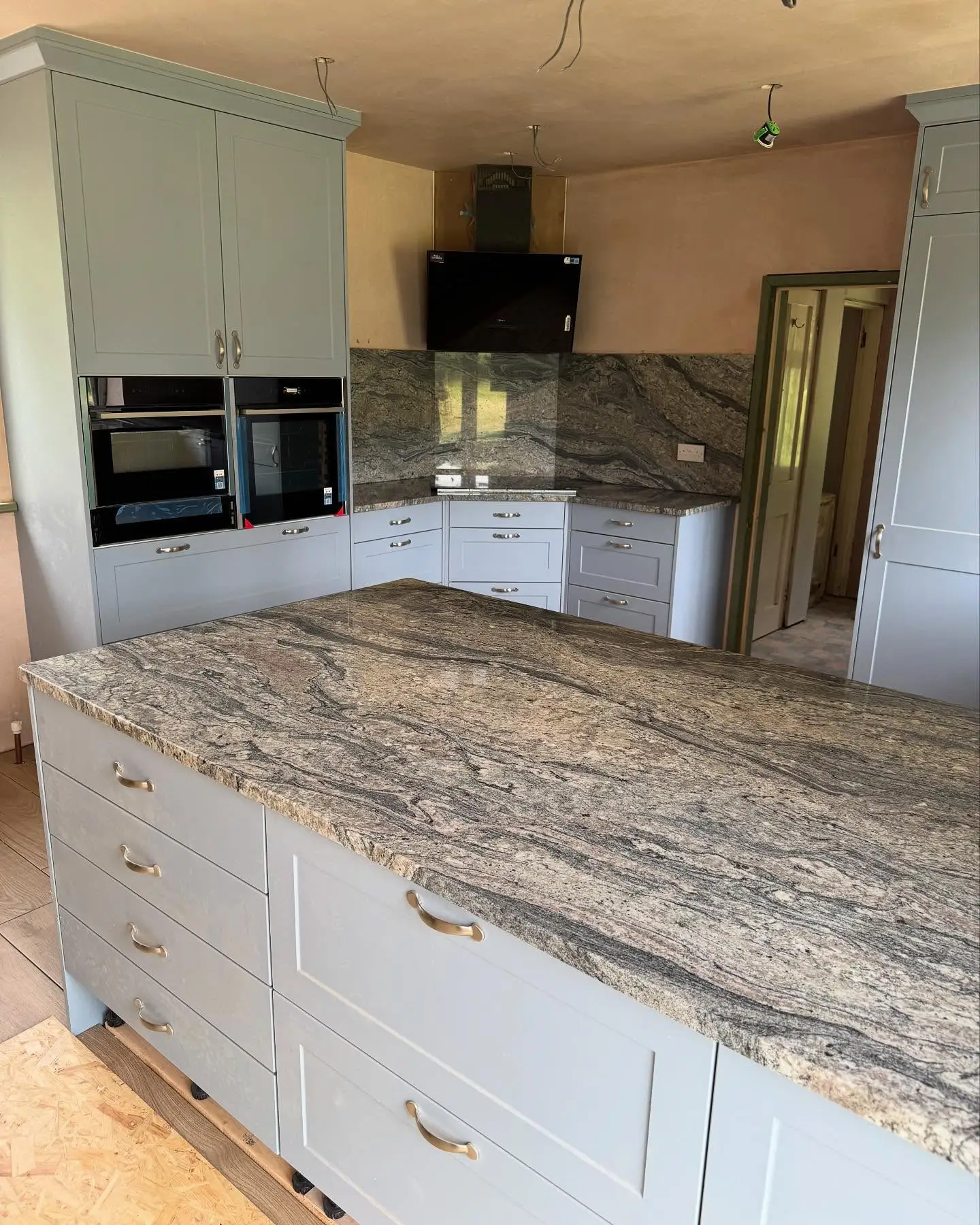 Modern Kitchen With Granite Worktops