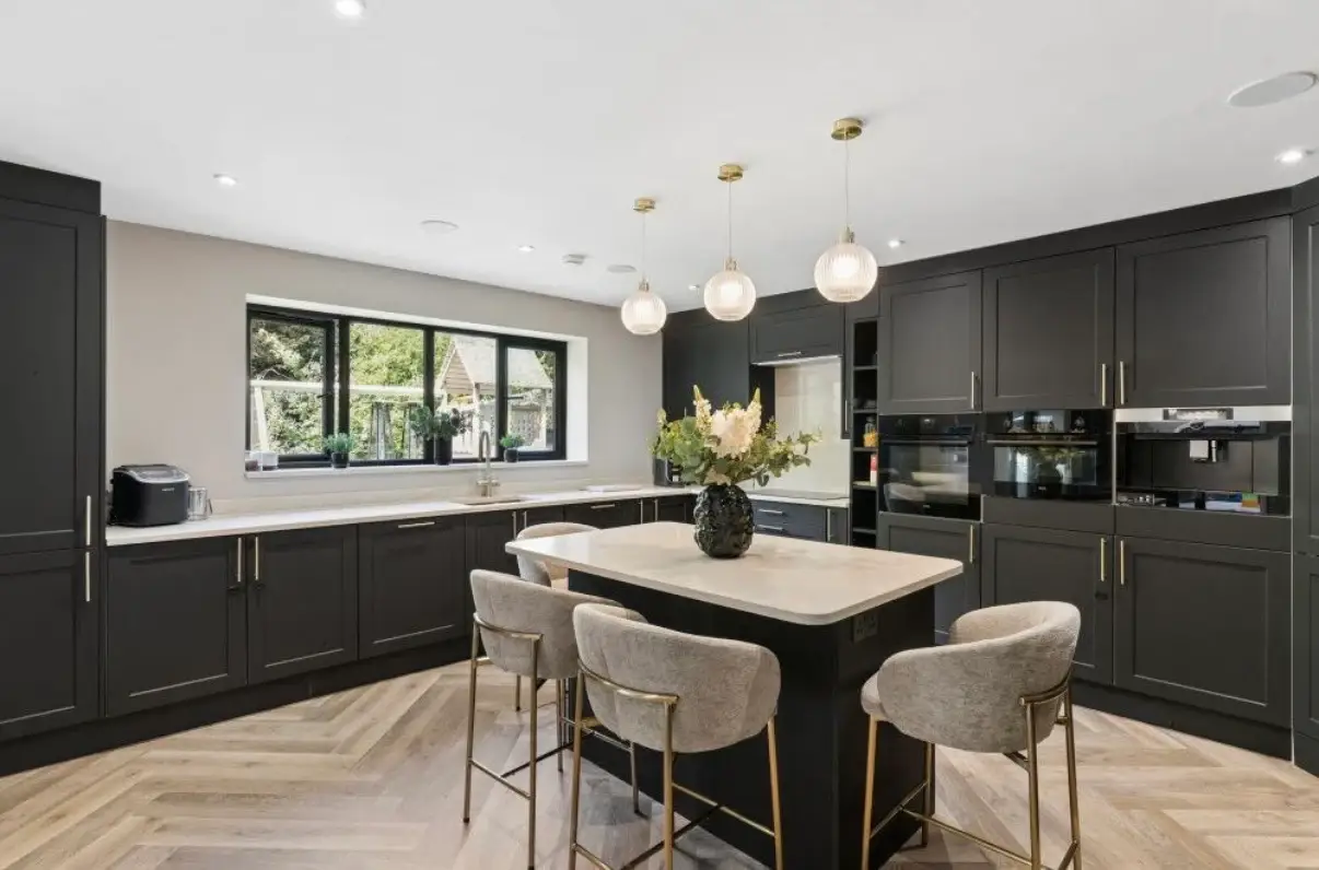 Trade &Amp; Commercial 4 Modern Kitchen With Stylish Furnishings.
