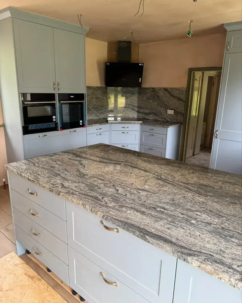 Modern Kitchen With Granite Worktops